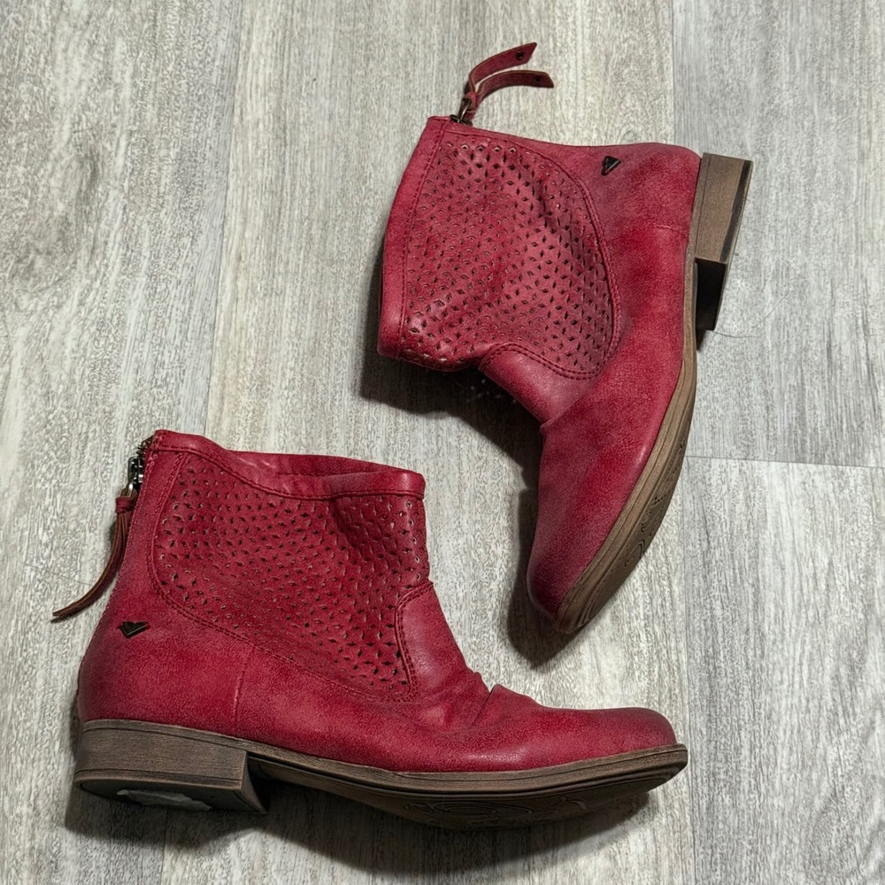 Roxy Vallere 6.5 Red Ankle Boots Women's Suede Leatherette Cutout Boho Casual